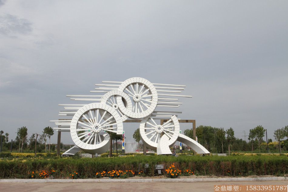 不锈钢车轮设计雕塑