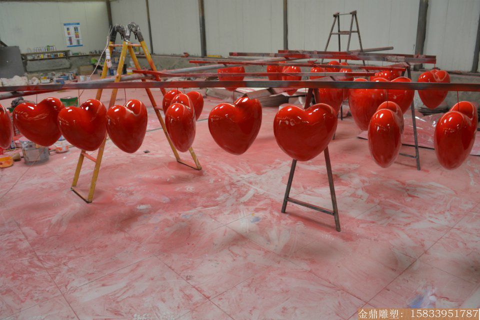 厂家制作玻璃钢红心雕塑 婚庆用品 景区爱情主题爱心雕塑